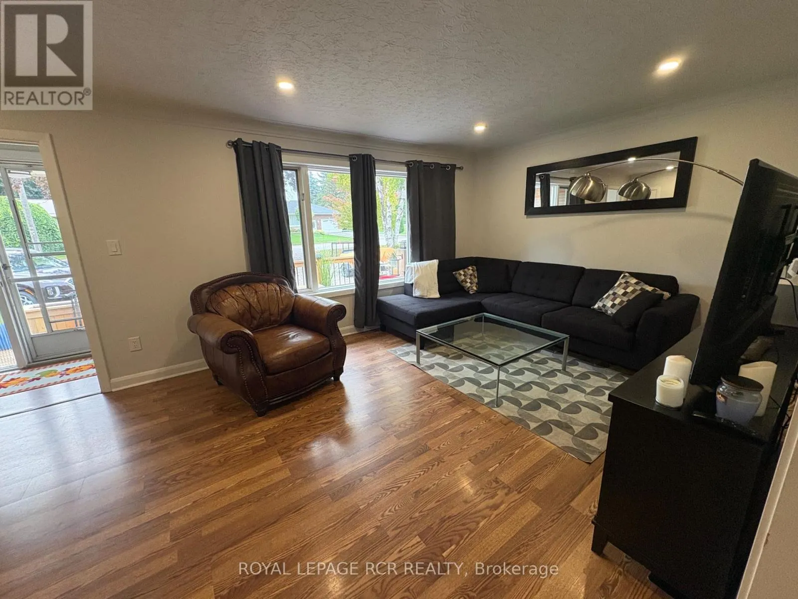 12 MAPLE AVENUE E