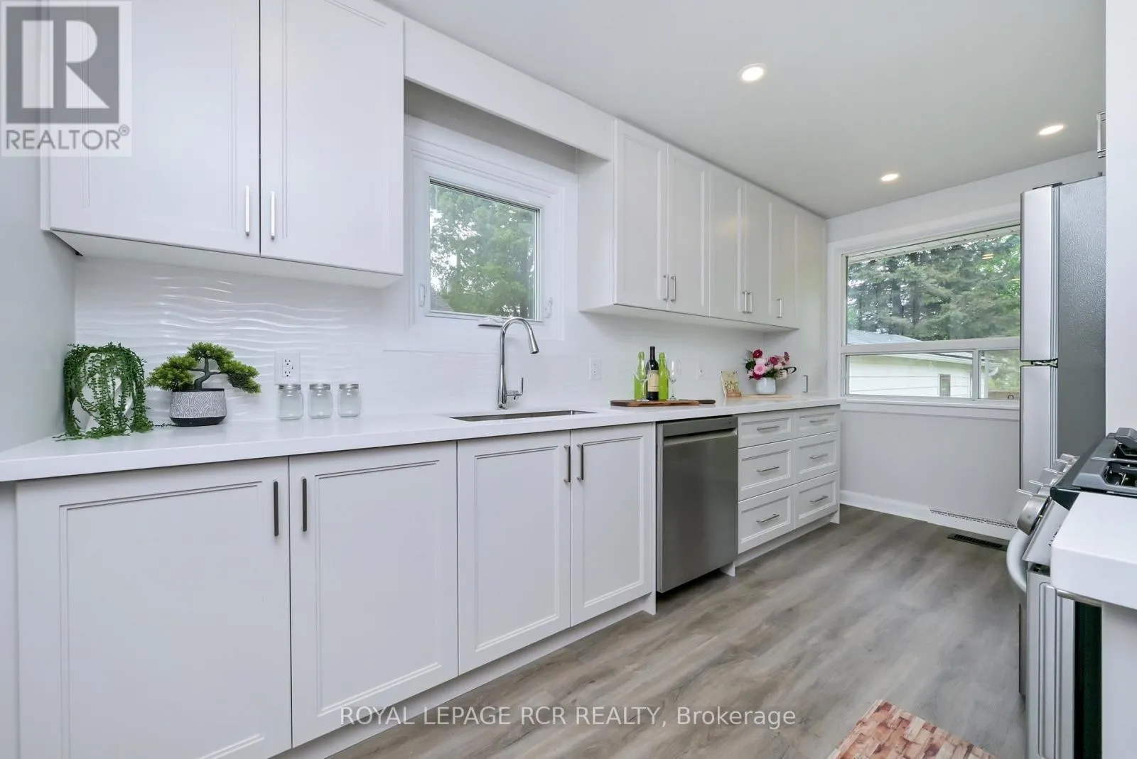 12 MAPLE AVENUE E