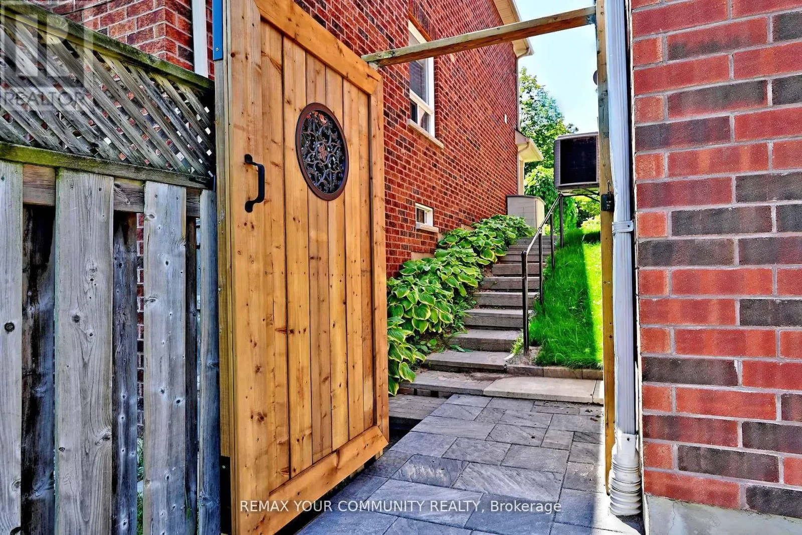 73 LAURENDALE AVENUE