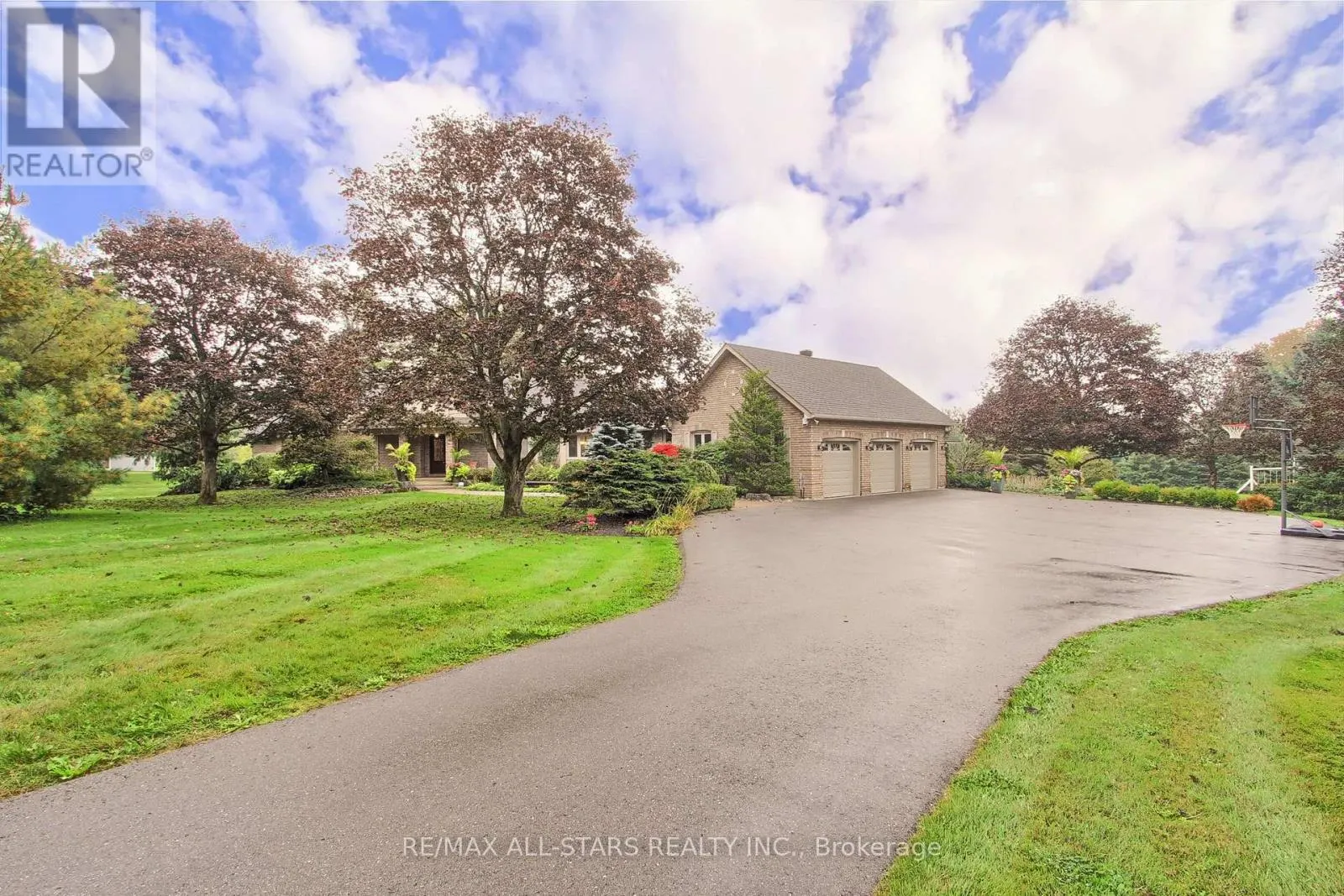 15 LOBRAICO LANE