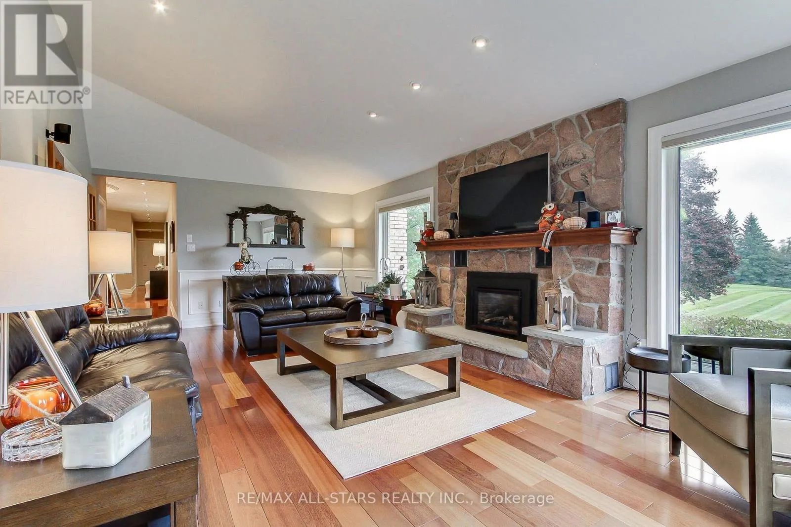 15 LOBRAICO LANE