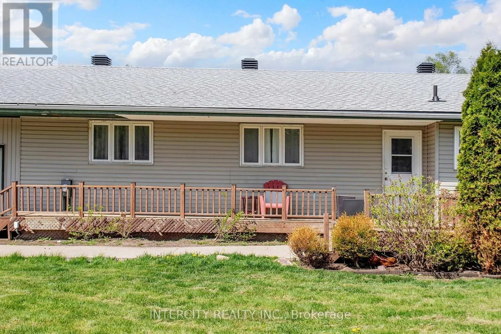 2076 15TH SIDE ROAD