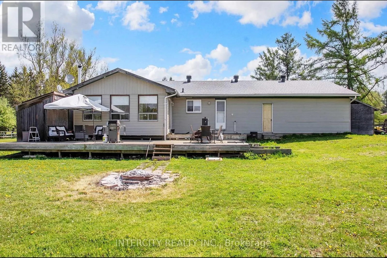 2076 15TH SIDE ROAD