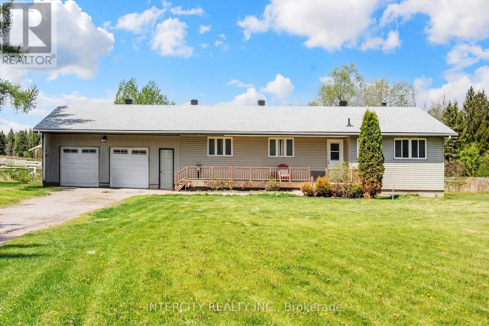 2076 15TH SIDE ROAD