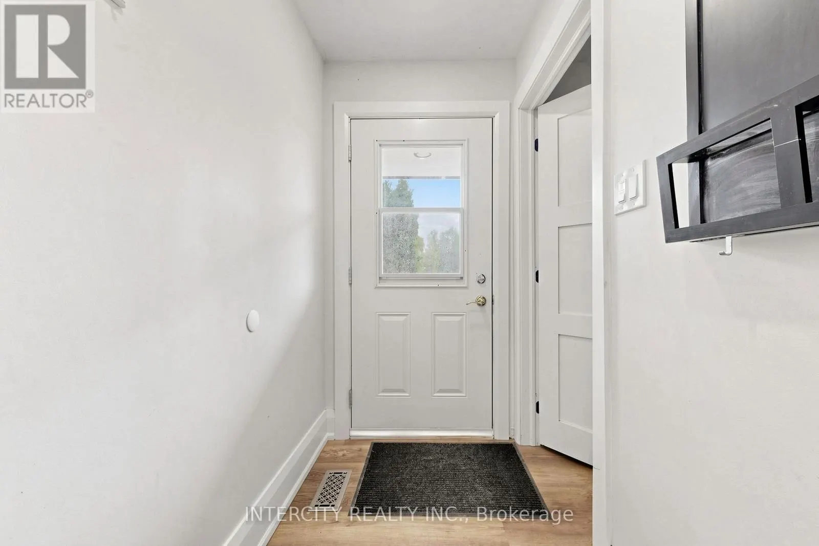 2076 15TH SIDE ROAD