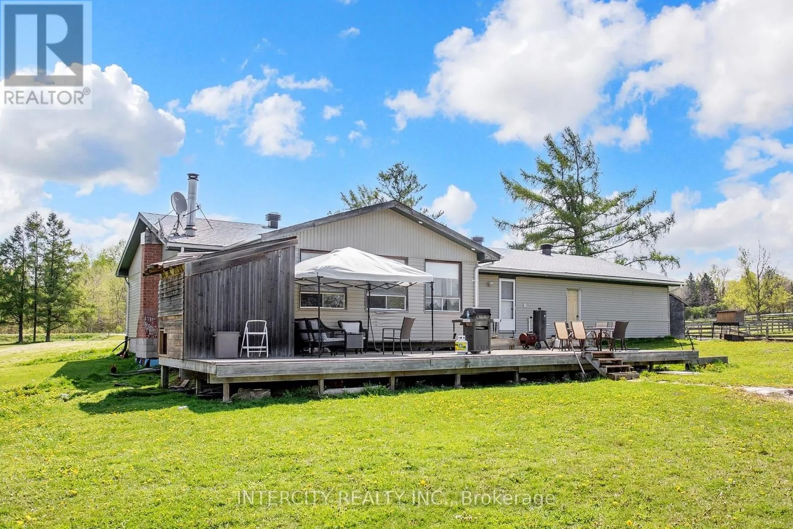 2076 15TH SIDE ROAD