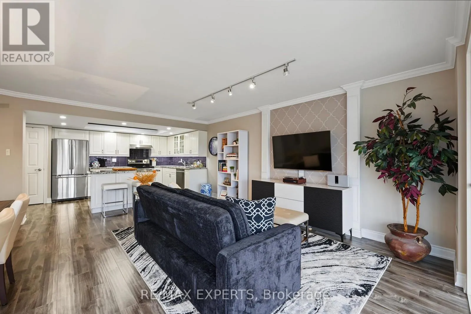 605 - 5 WELDRICK ROAD W