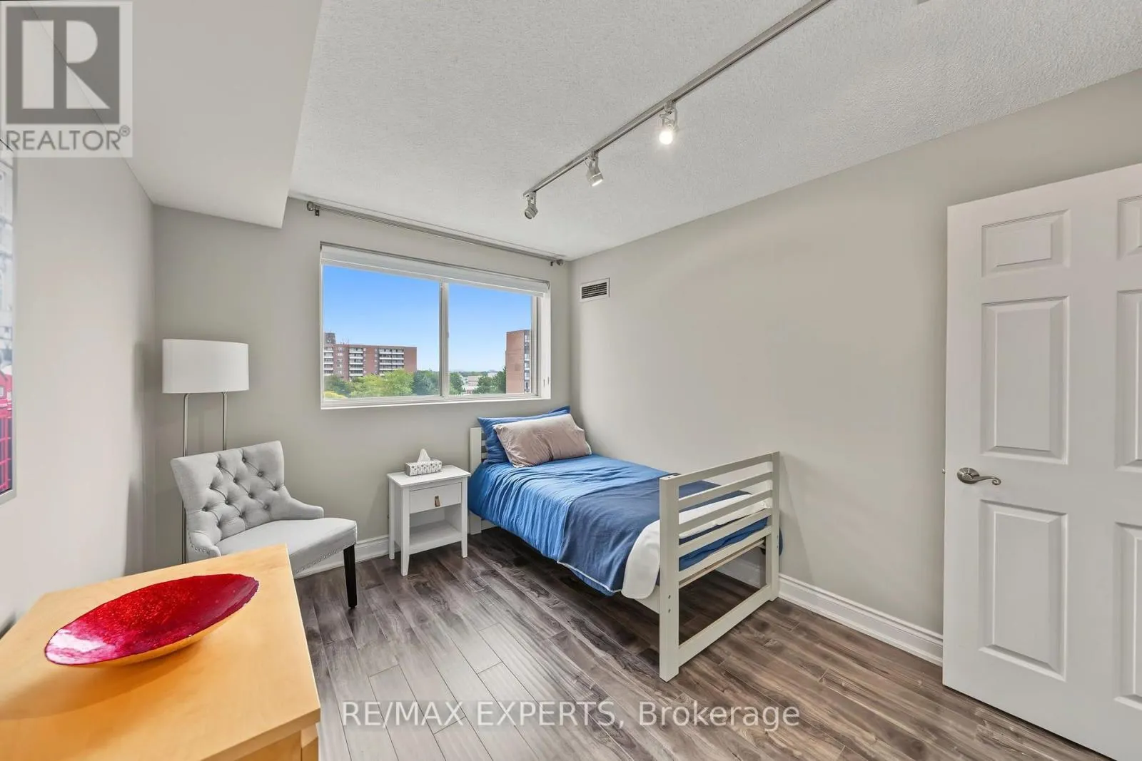 605 - 5 WELDRICK ROAD W