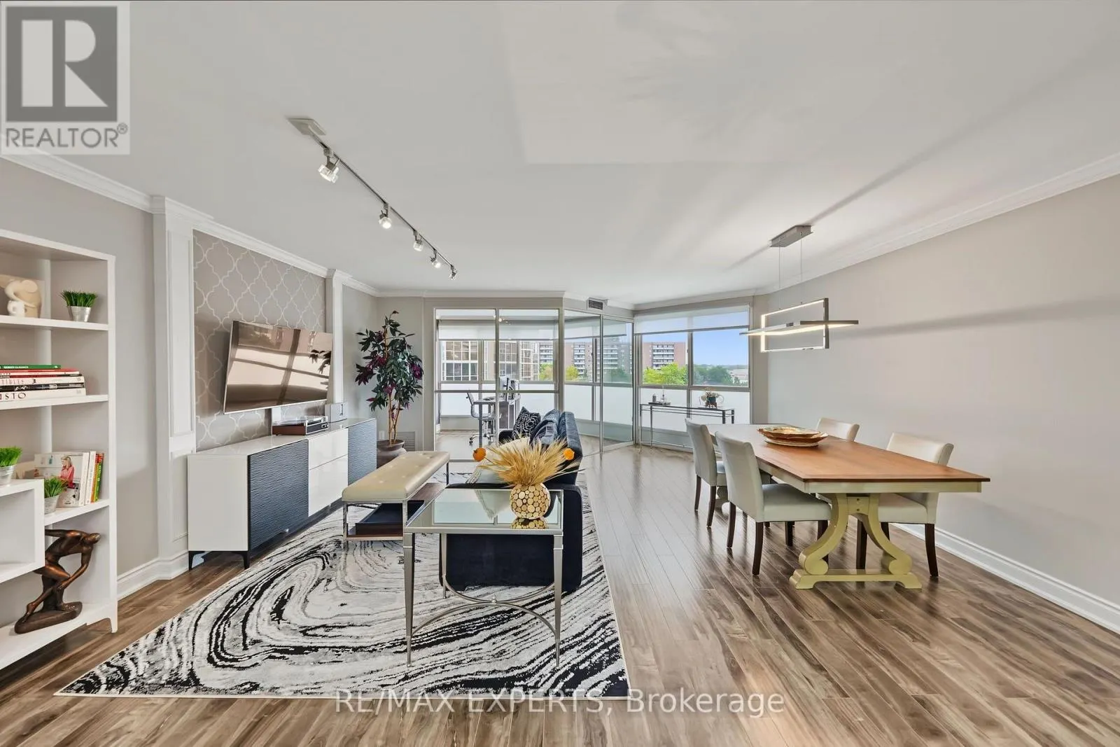 605 - 5 WELDRICK ROAD W