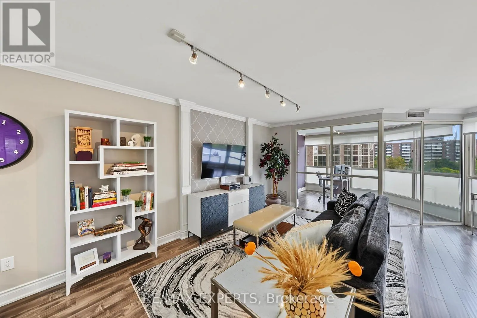 605 - 5 WELDRICK ROAD W