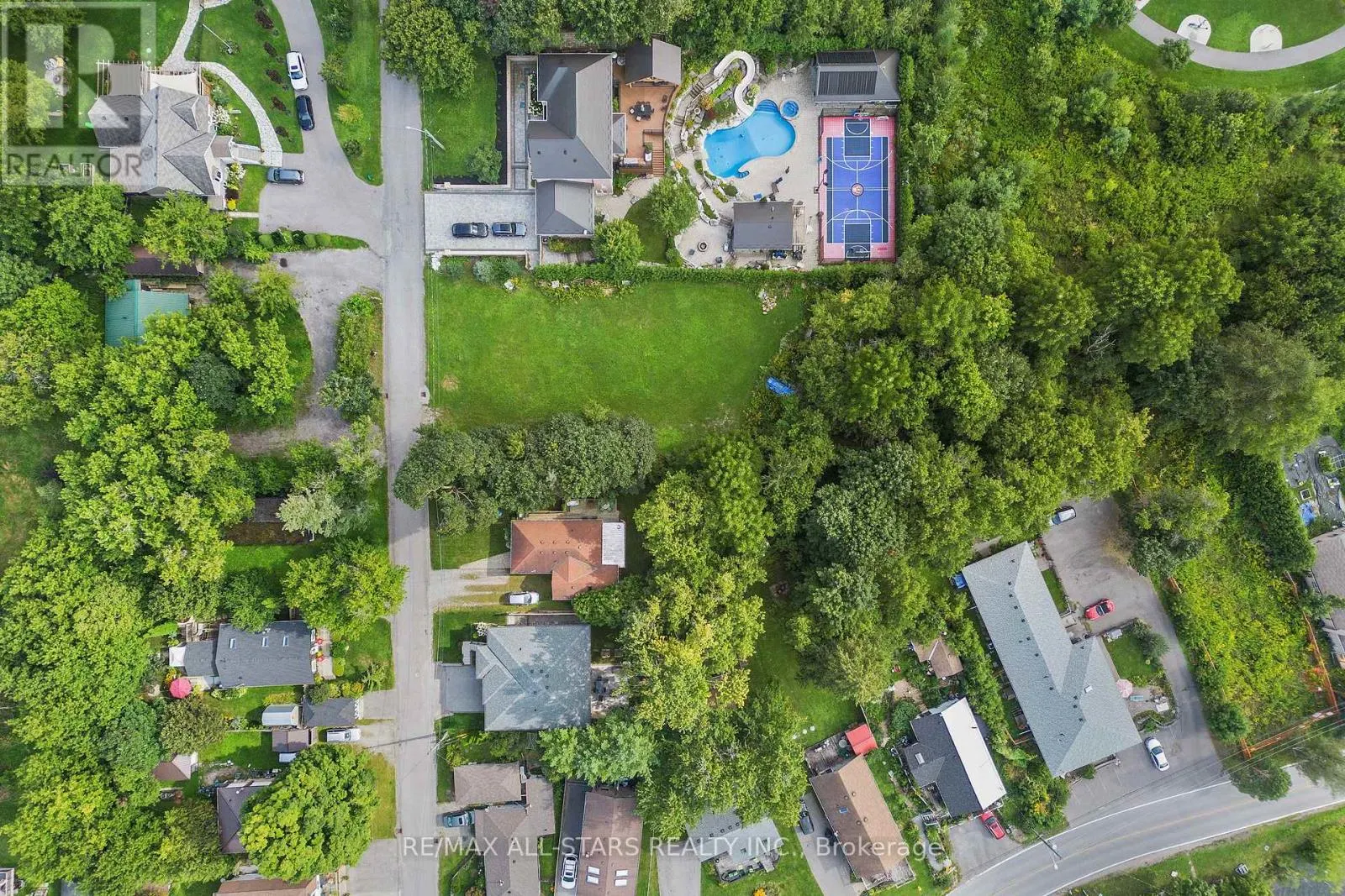 12 CHURCHILL DRIVE S