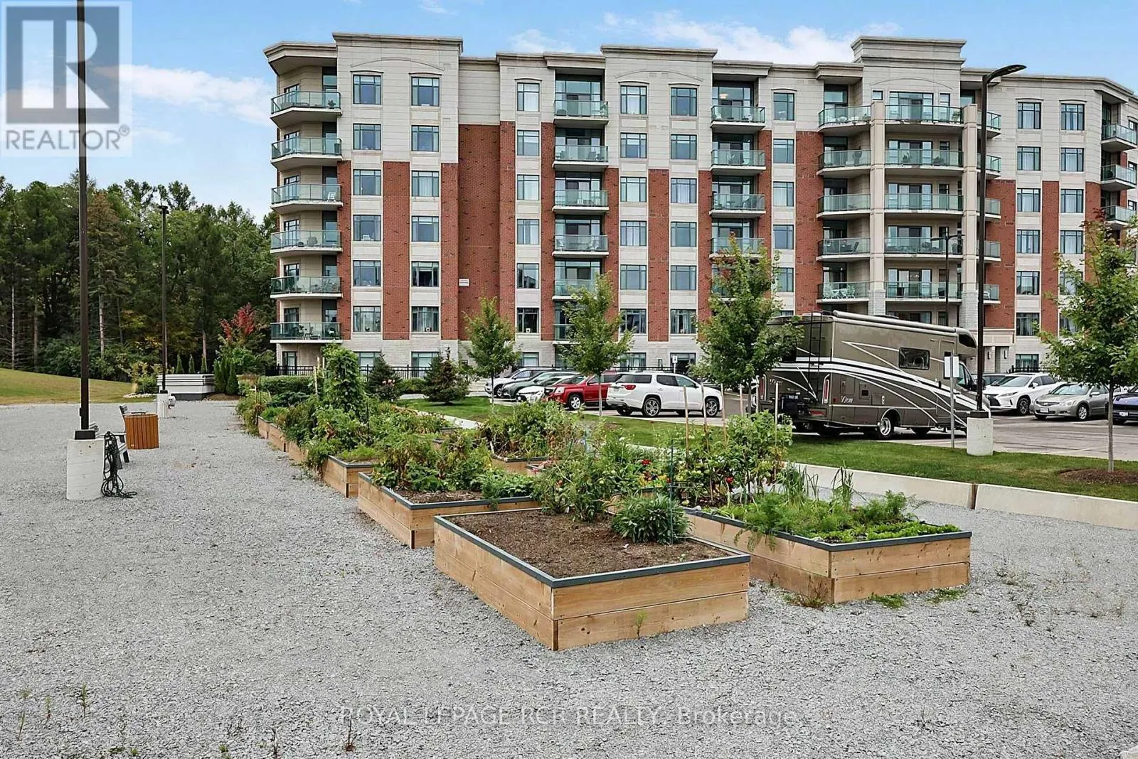 318 - 460 WILLIAM GRAHAM DRIVE