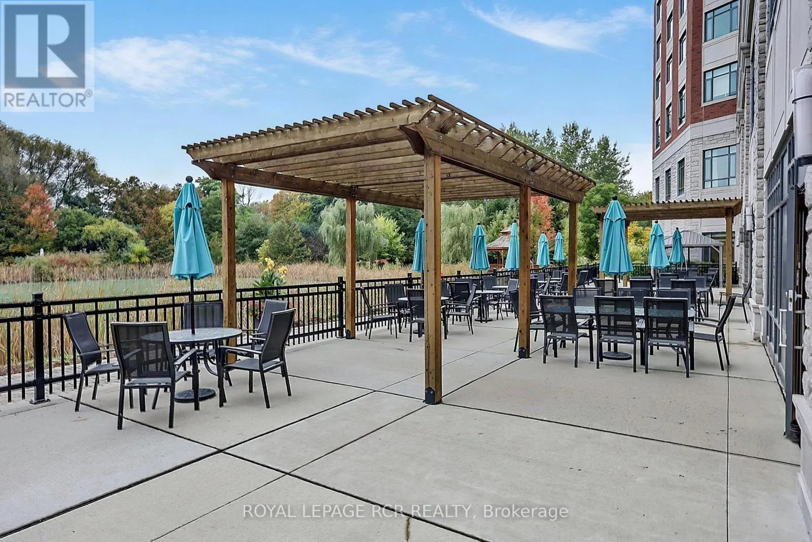 318 - 460 WILLIAM GRAHAM DRIVE