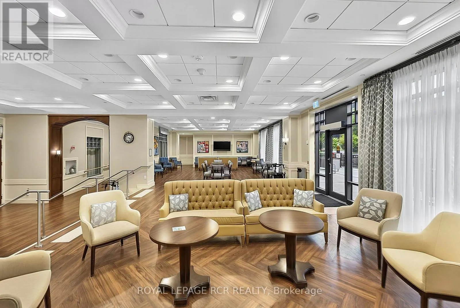 318 - 460 WILLIAM GRAHAM DRIVE