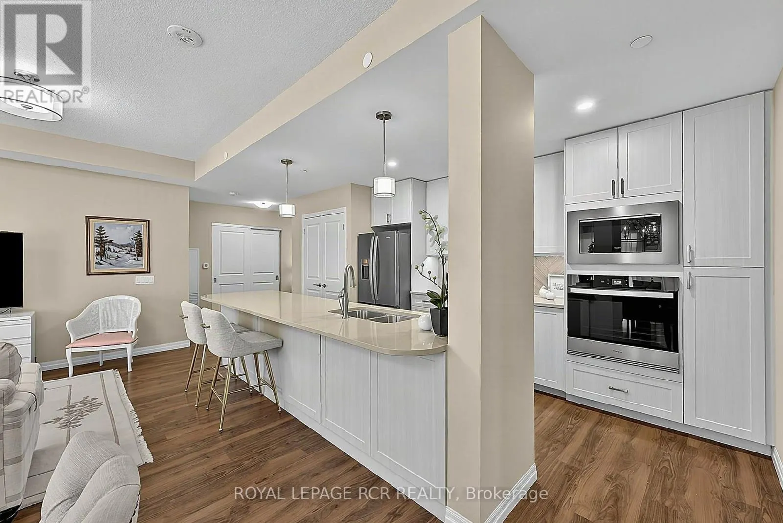 318 - 460 WILLIAM GRAHAM DRIVE