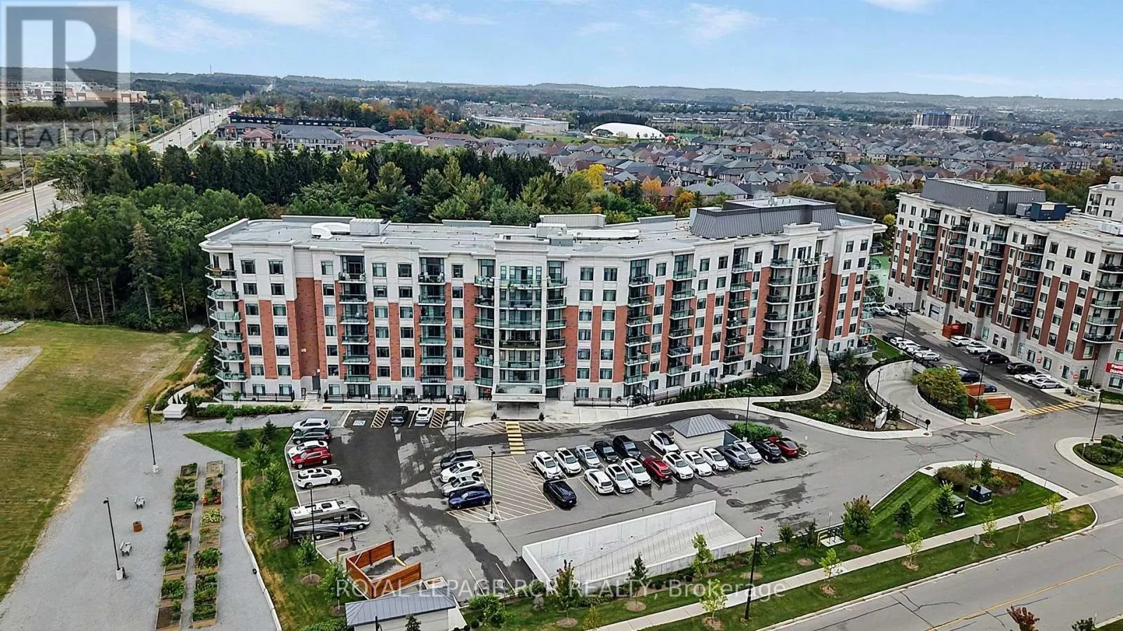 318 - 460 WILLIAM GRAHAM DRIVE