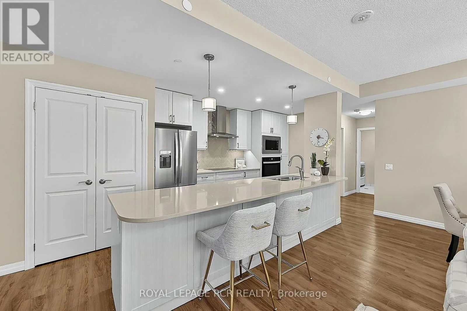318 - 460 WILLIAM GRAHAM DRIVE
