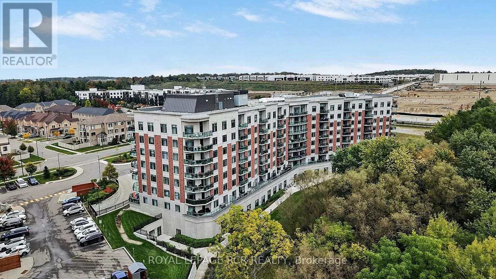 318 - 460 WILLIAM GRAHAM DRIVE