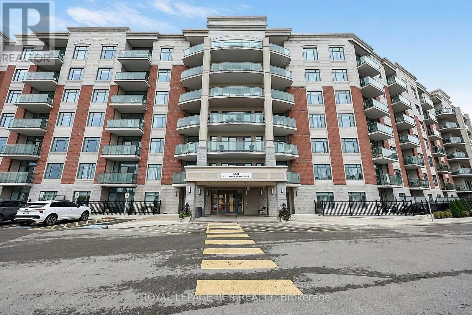 318 - 460 WILLIAM GRAHAM DRIVE