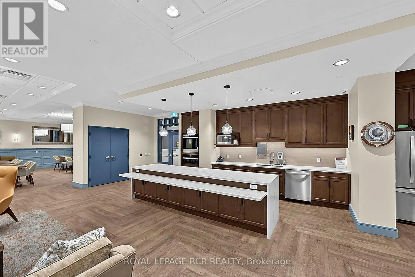 318 - 460 WILLIAM GRAHAM DRIVE