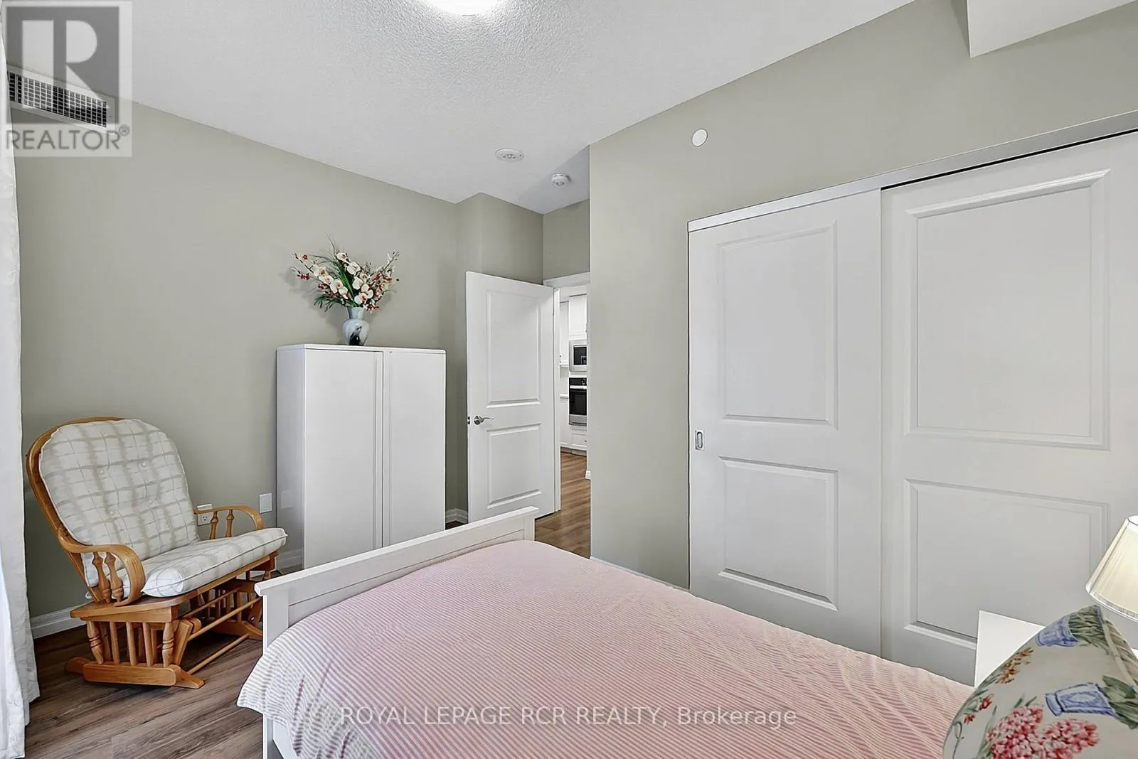 318 - 460 WILLIAM GRAHAM DRIVE