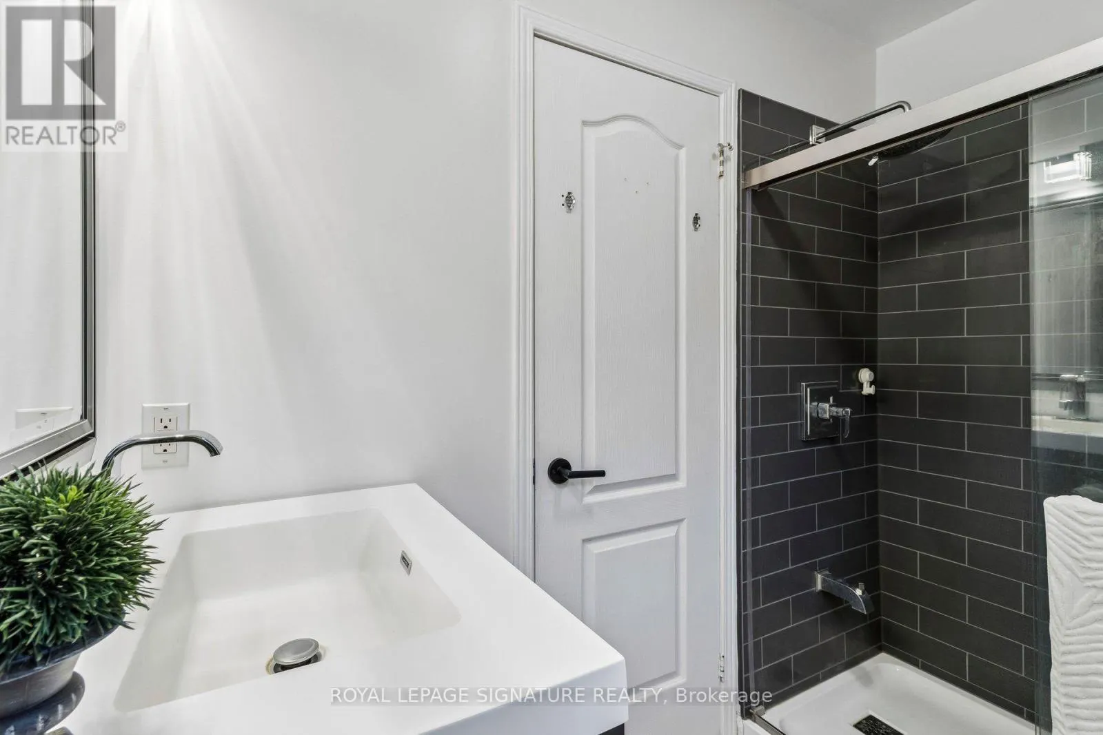 19 BALLYMORE DRIVE