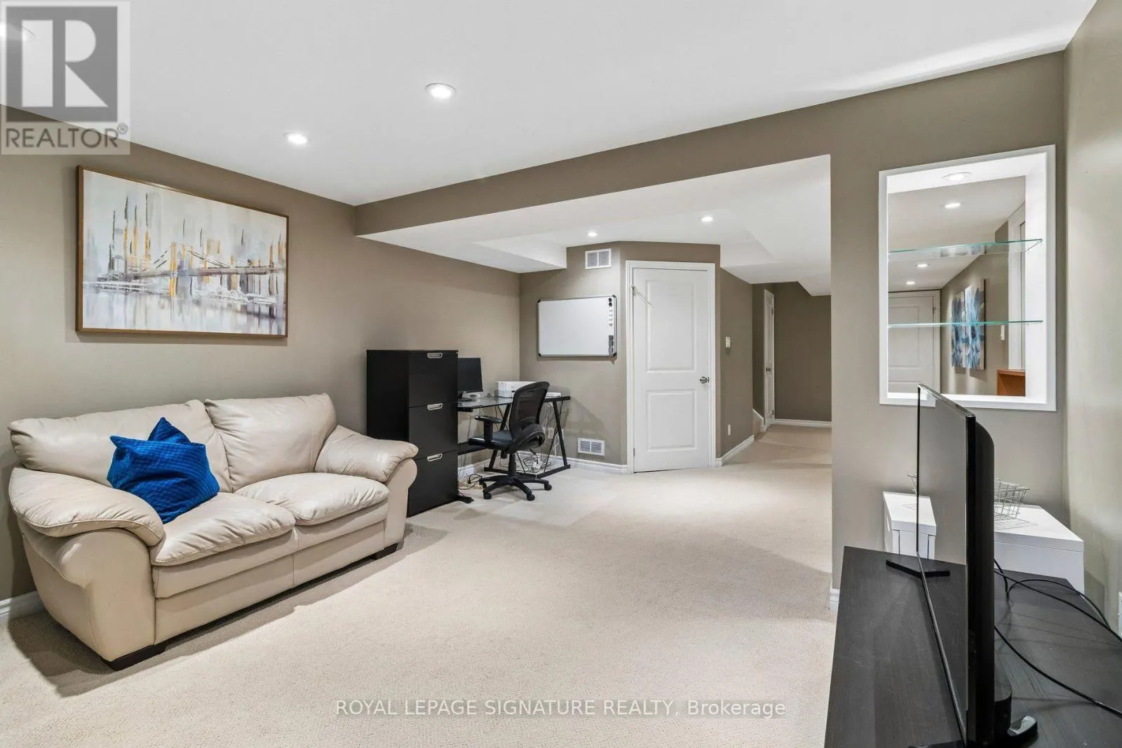 19 BALLYMORE DRIVE