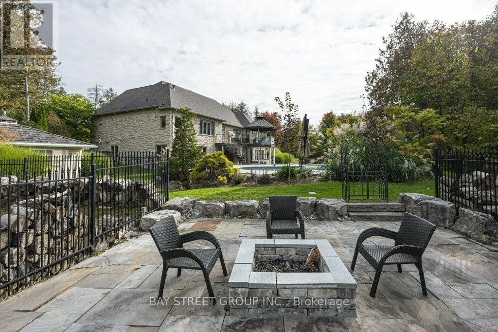 5 RIVER STONE COURT