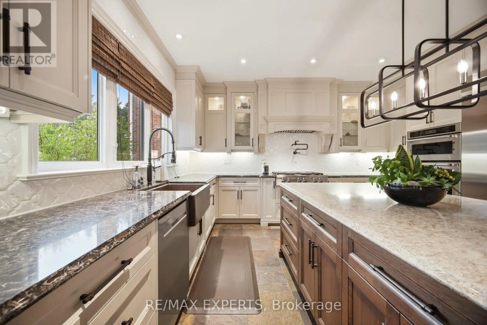 904 DAMASCUS COURT