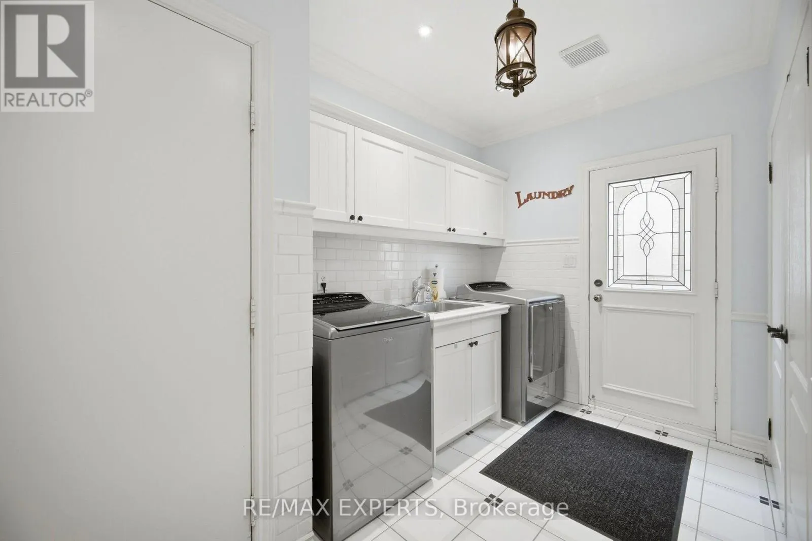 904 DAMASCUS COURT