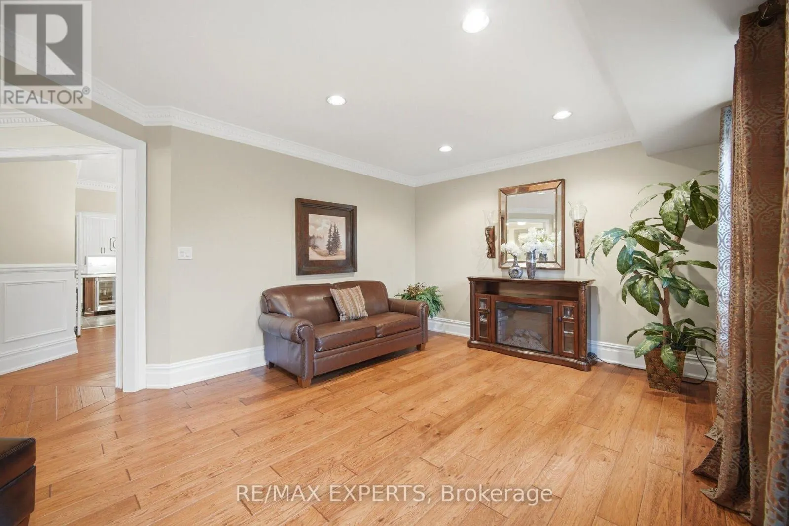 904 DAMASCUS COURT