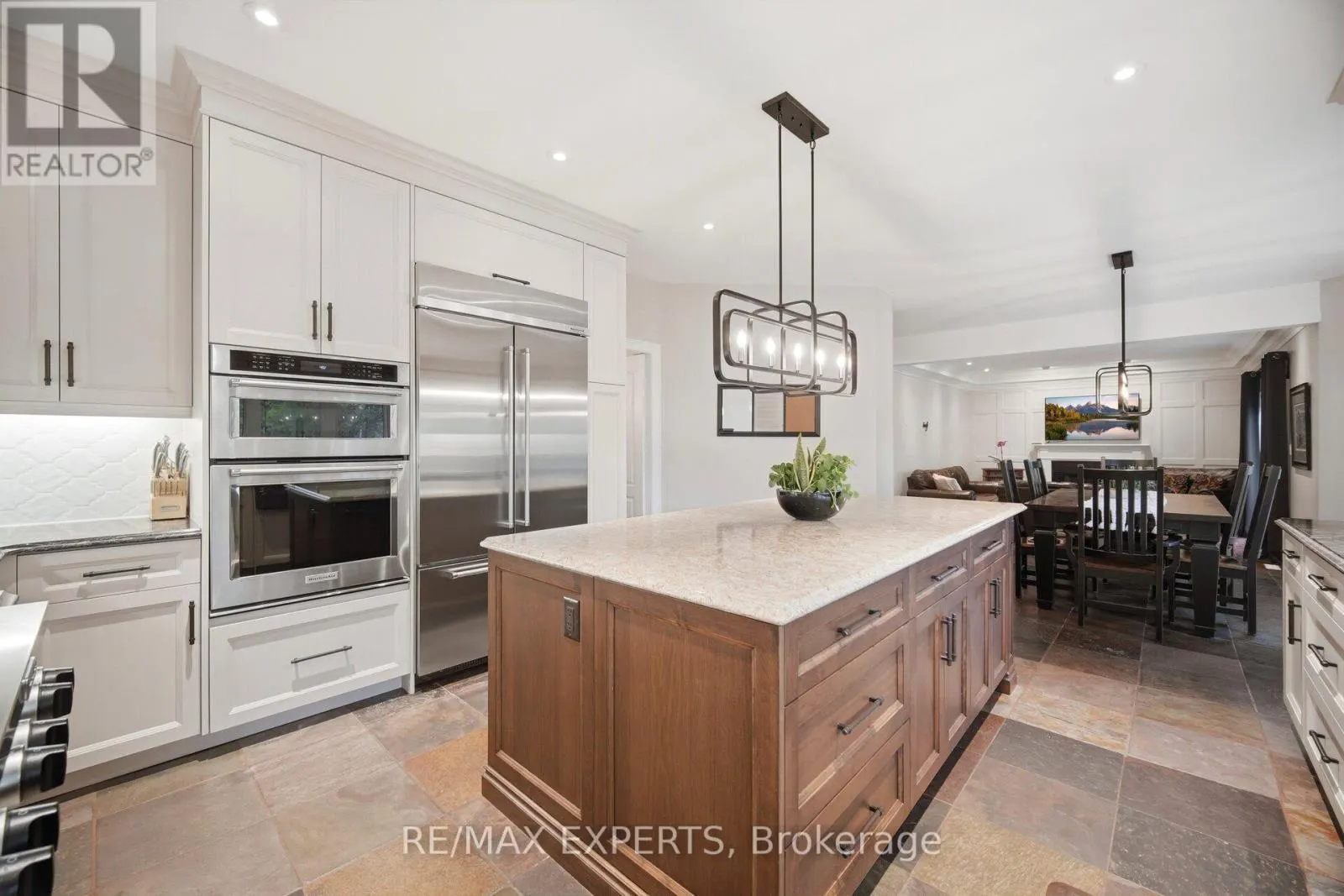 904 DAMASCUS COURT