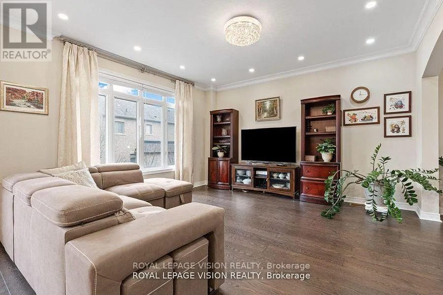 41 TREETOPS BOULEVARD