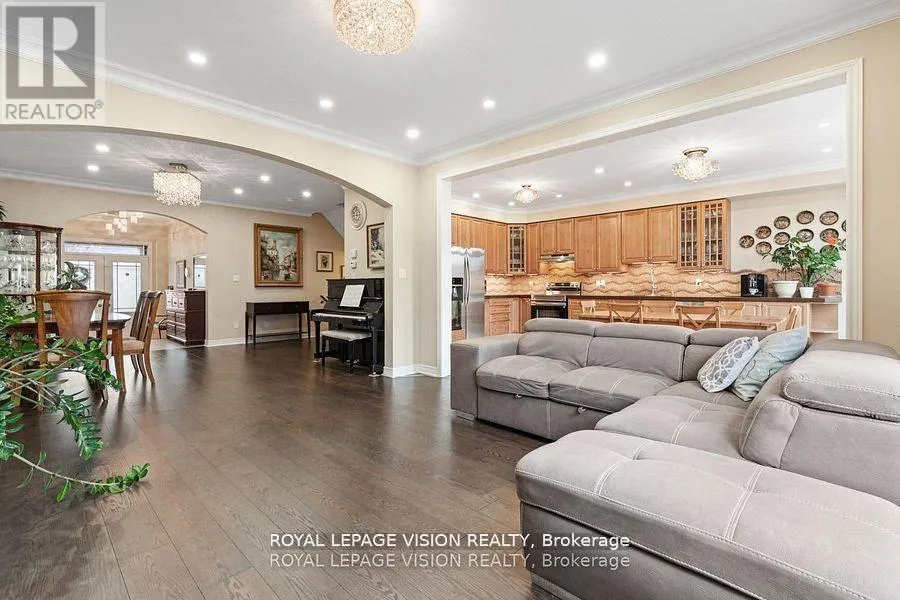 41 TREETOPS BOULEVARD