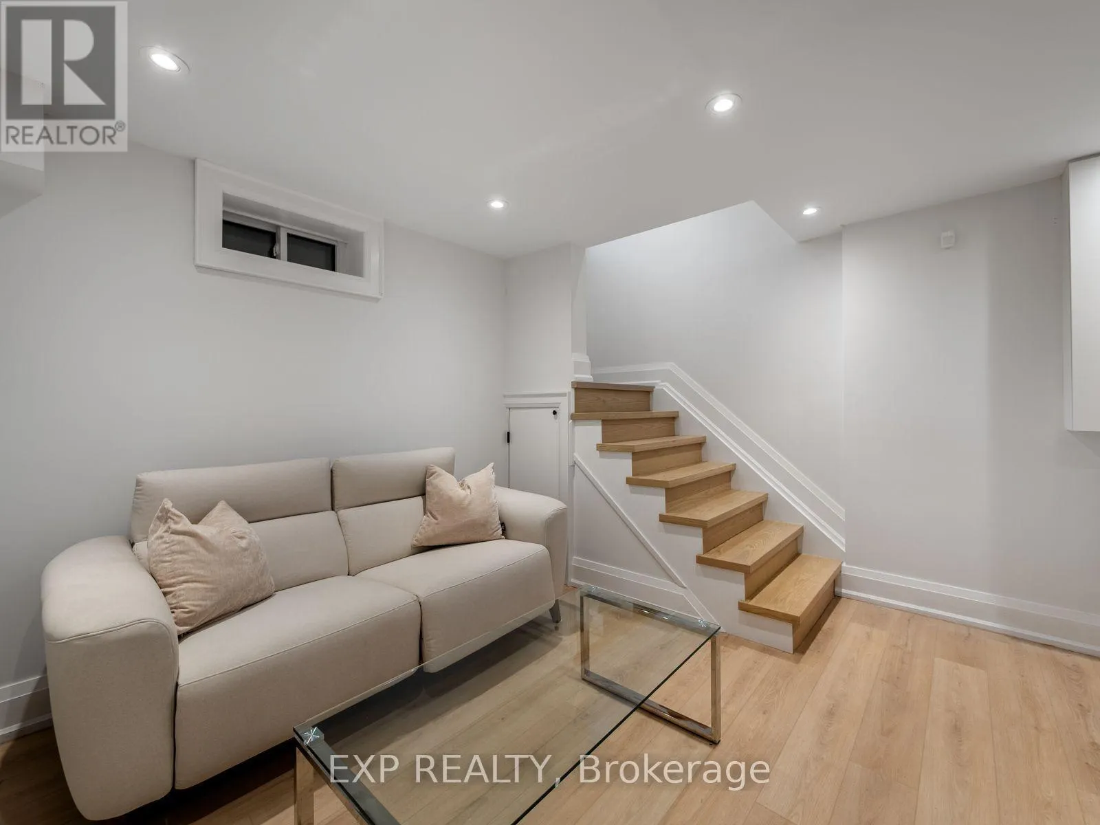 25 MORTON AVENUE