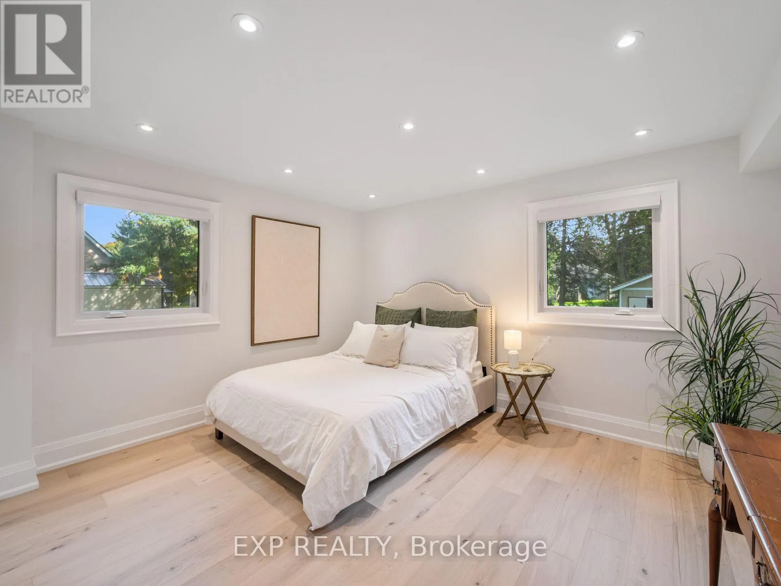 25 MORTON AVENUE