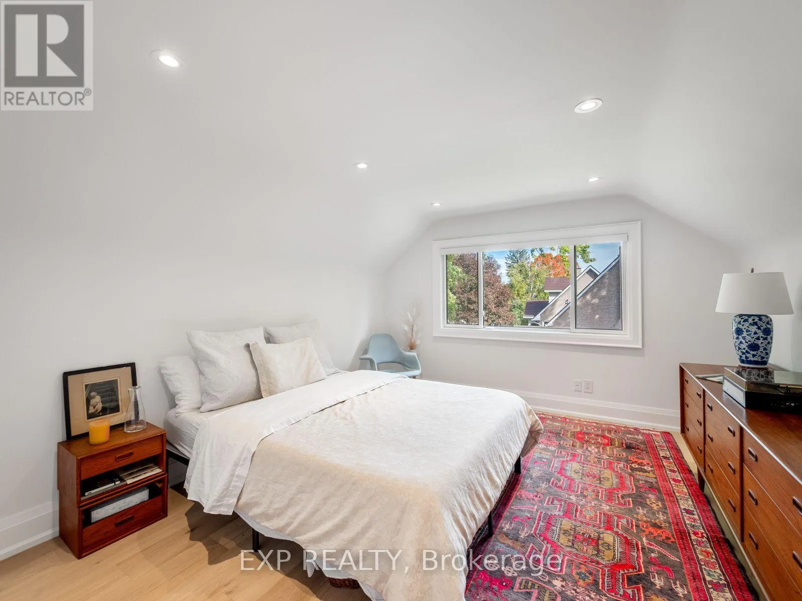 25 MORTON AVENUE