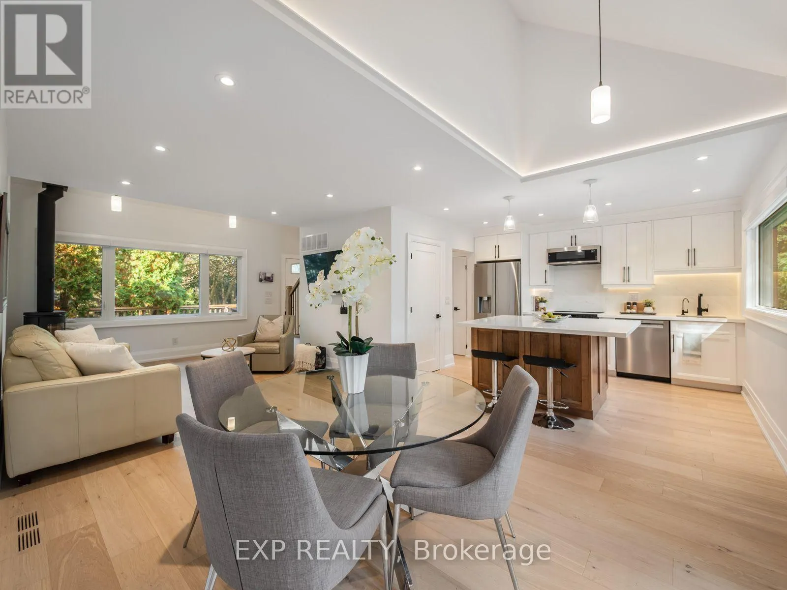 25 MORTON AVENUE