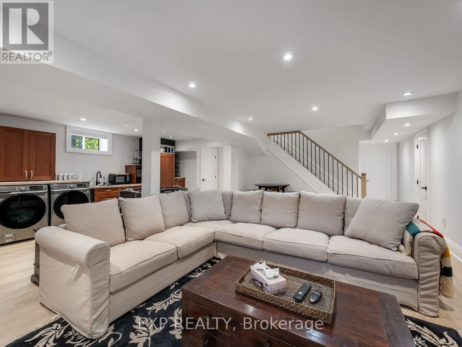 25 MORTON AVENUE