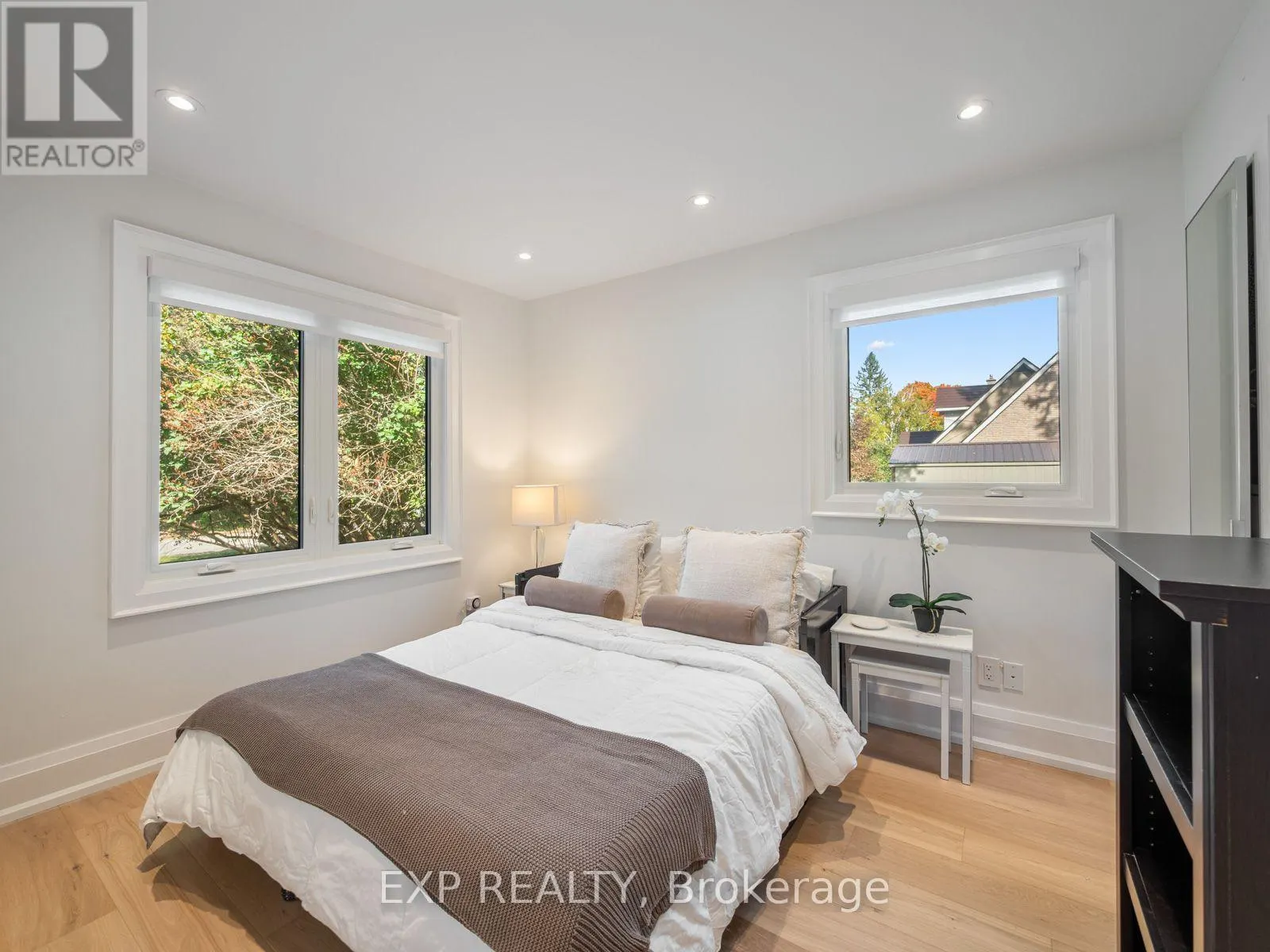 25 MORTON AVENUE