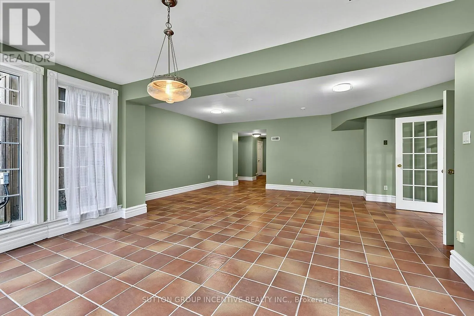 25 BOVAIR TRAIL