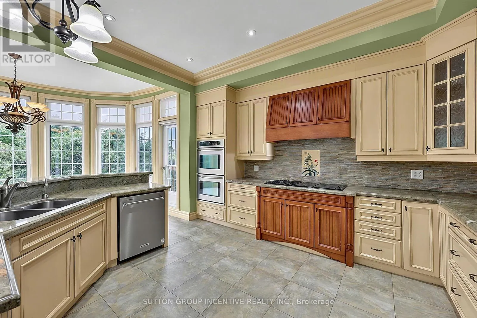 25 BOVAIR TRAIL