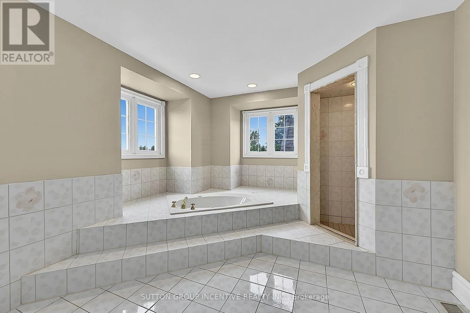 25 BOVAIR TRAIL