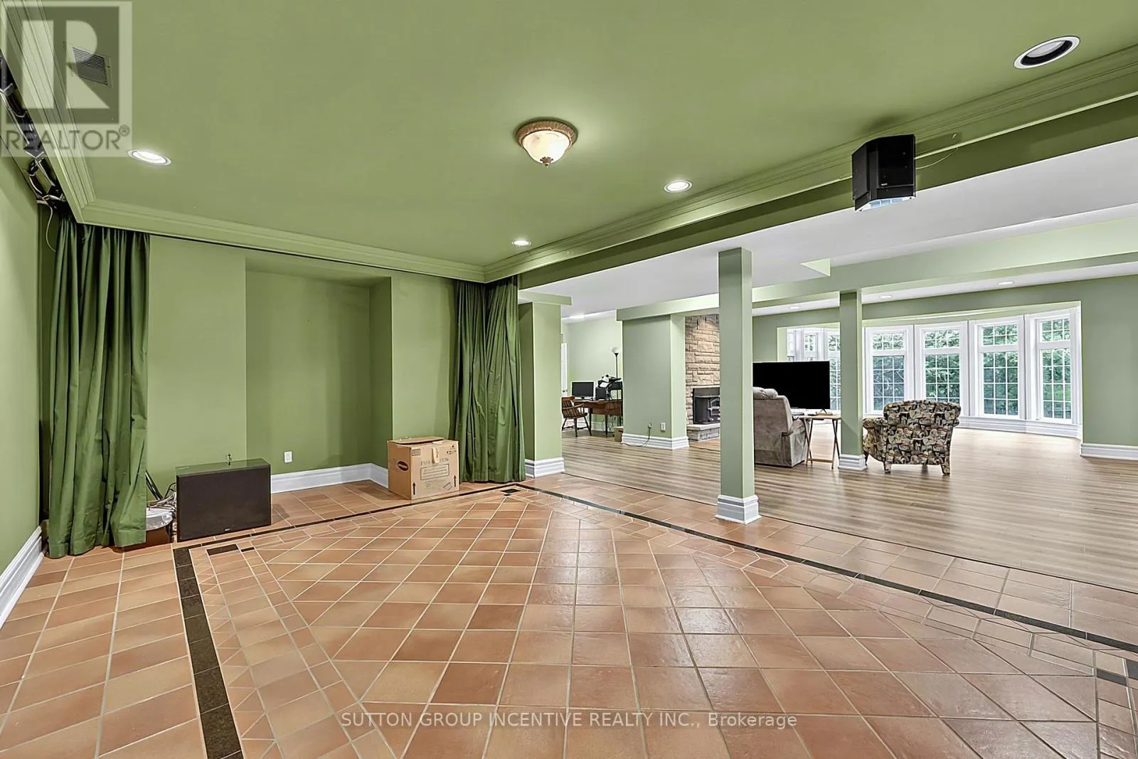 25 BOVAIR TRAIL
