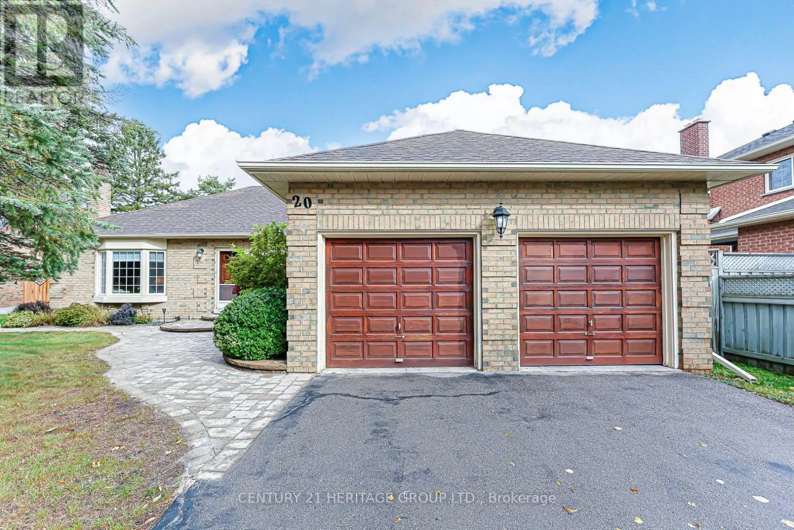 20 SIMMONS CRESCENT