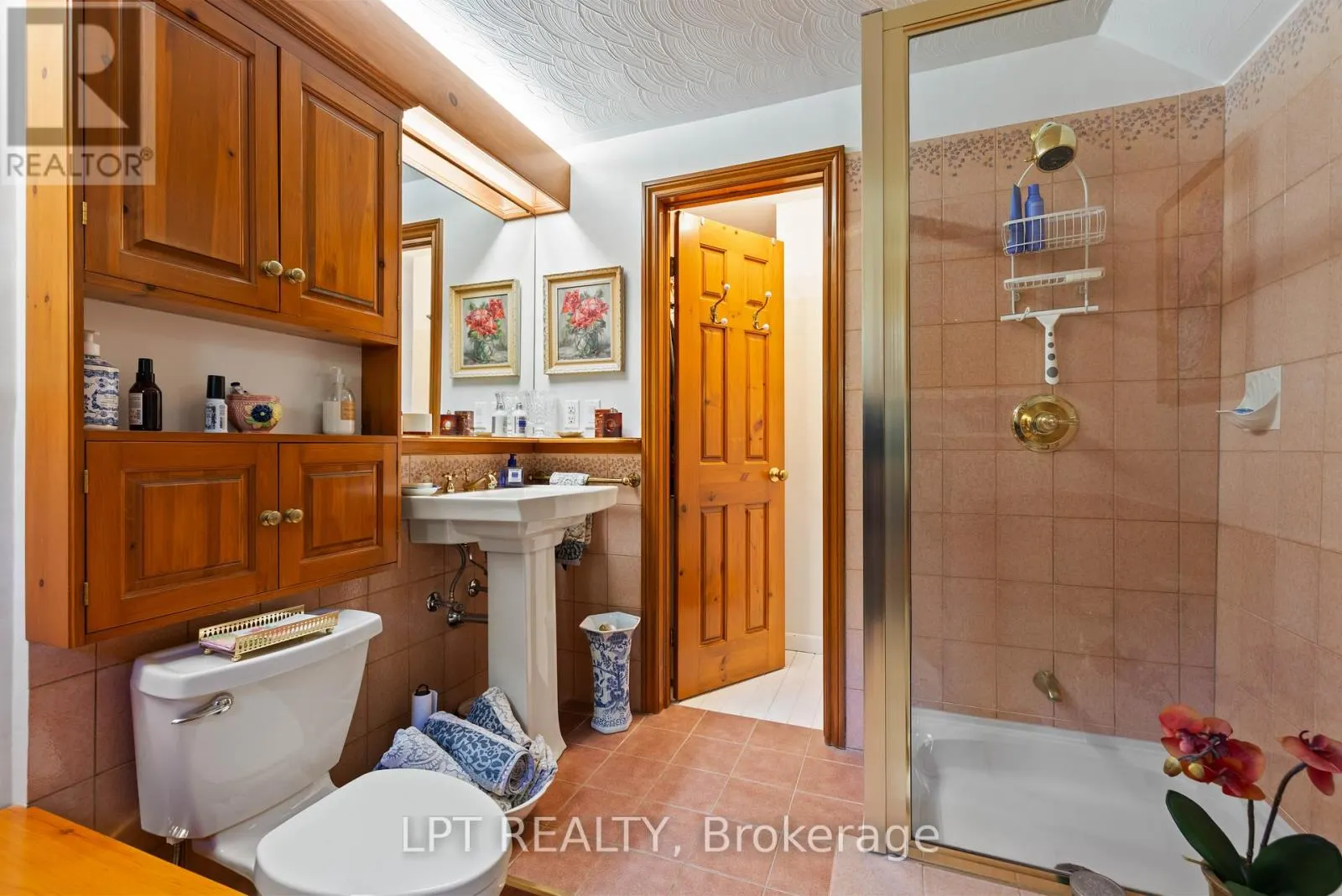 145 LAKE DRIVE N