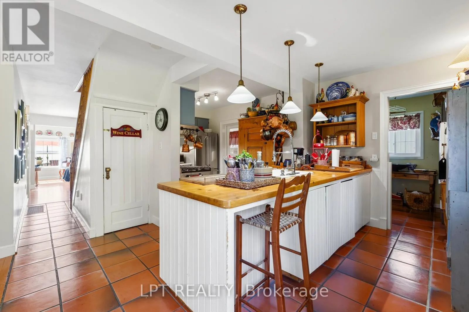 145 LAKE DRIVE N