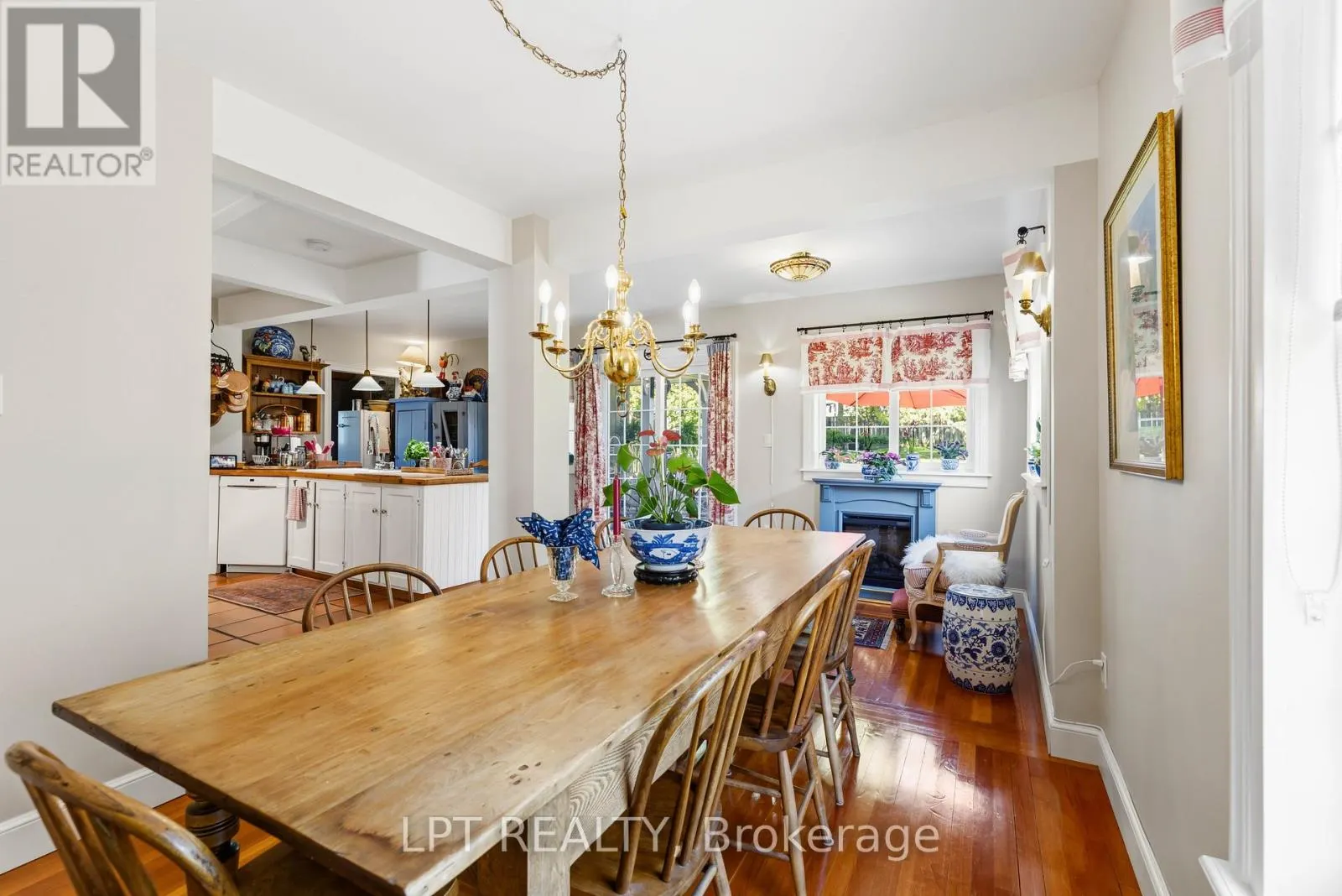 145 LAKE DRIVE N