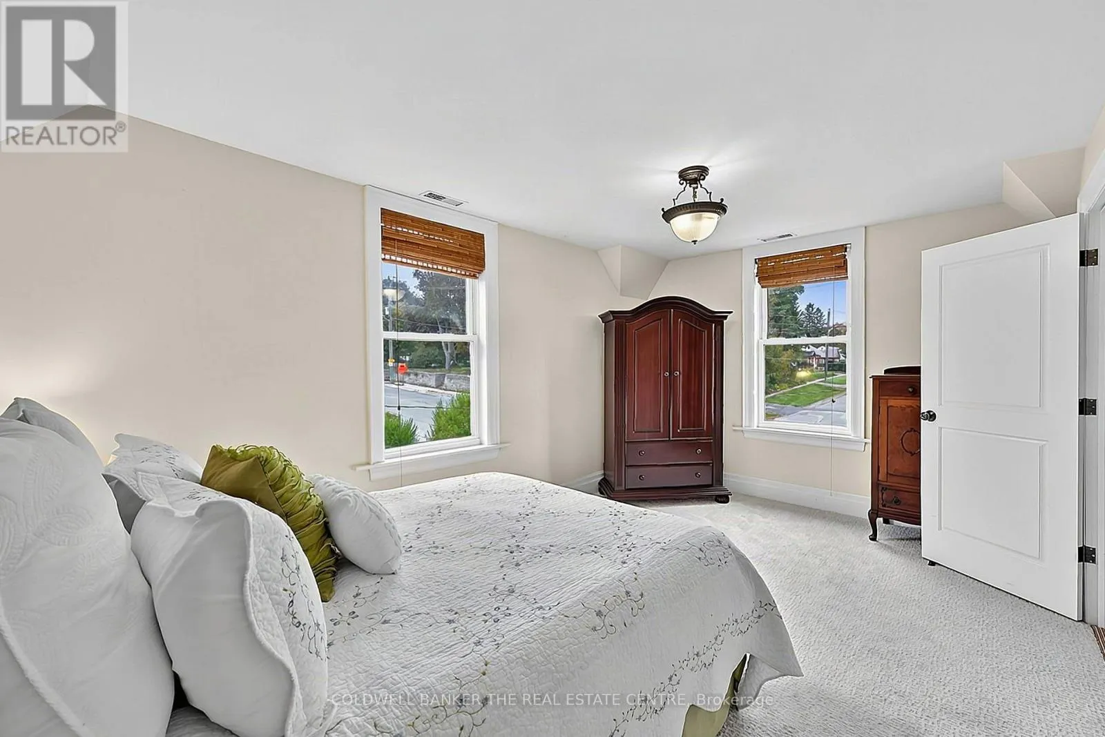 296 EAGLE STREET
