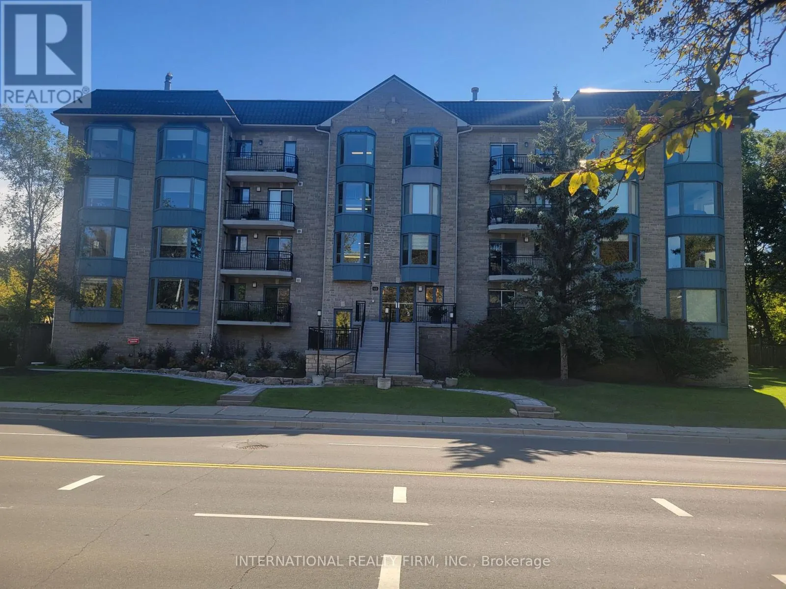 310 - 85 WELLINGTON STREET W